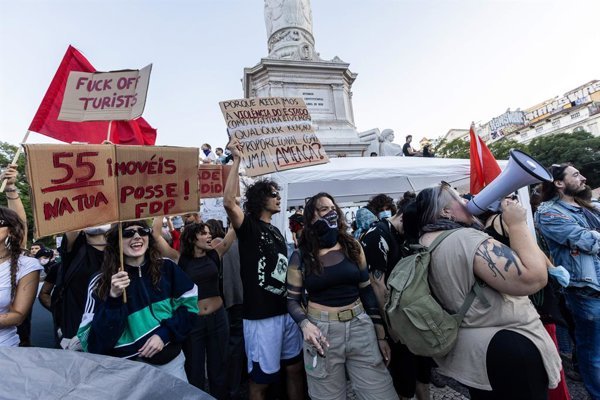 Manifestantes en Lisboa desafían al Gobierno y anuncian nueva acampada por la vivienda