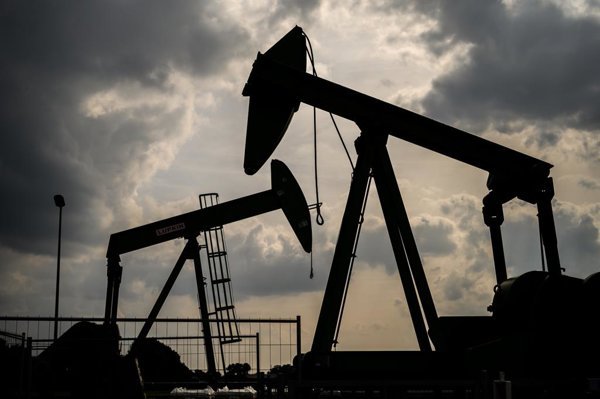 El precio del petróleo crece a más de 110 dólares por incertidumbres en negociaciones entre Estados Unidos e Irán