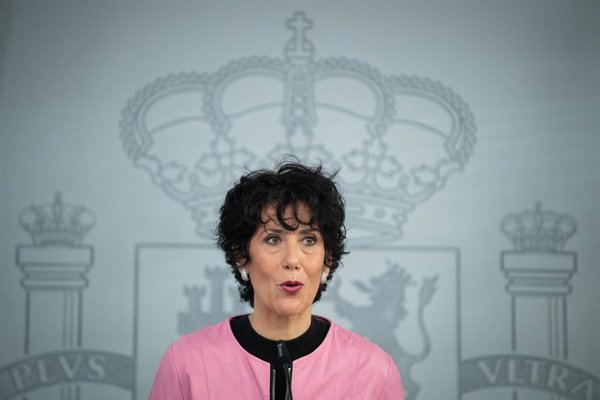 Elma Saiz denuncia que la propuesta de pensiones de Feijóo oculta privatización y recortes