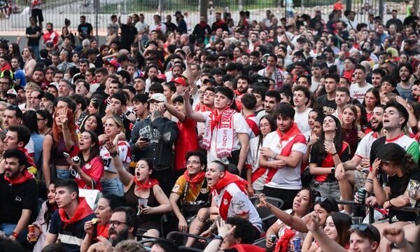 Hansi Flick se plantea mantener su dominio en los Clásicos frente al experto José Mourinho