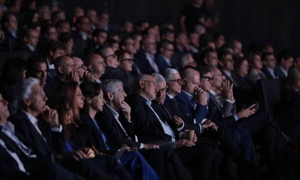 Elma Saiz denuncia que la propuesta de pensiones de Feijóo oculta privatización y recortes