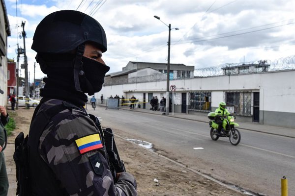 Al menos ocho personas fallecidas y diez heridas en disturbios en dos centros penitenciarios de Ecuador