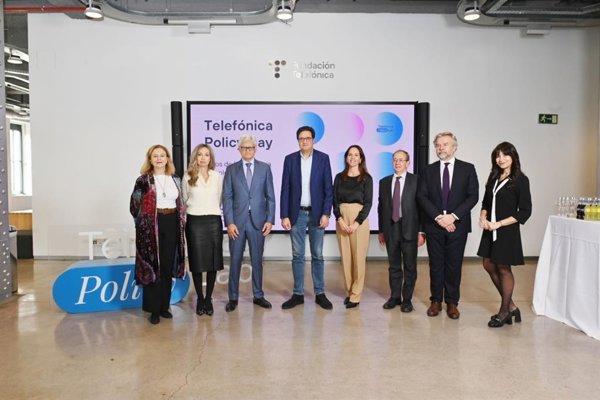 López destaca a Telefónica como elemento fundamental para la soberanía digital y pide fortalecer la autonomía de la Unión Europea