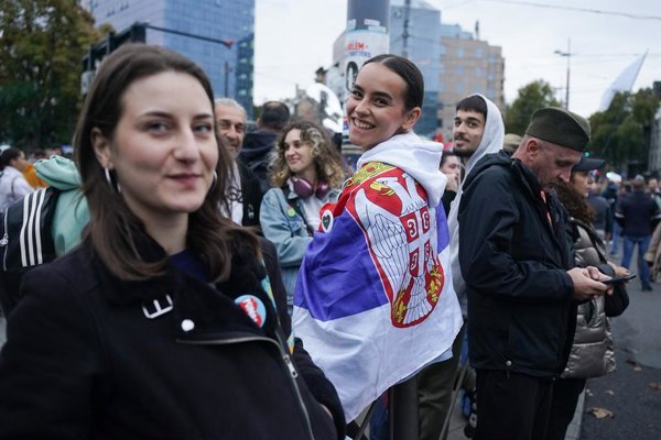Estudiantes de Serbia desafían el nacionalismo de Vucic en las elecciones de este domingo