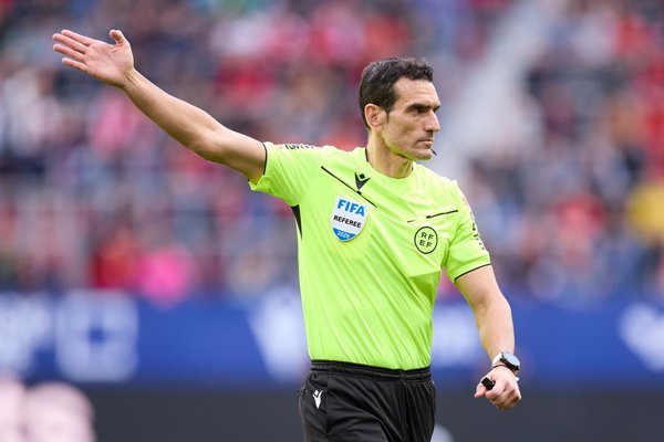 El árbitro valenciano Juan Martínez Munuera dirigirá el próximo Clásico de fútbol