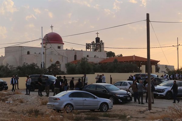 Ocho víctimas fatales tras ataque en iglesia del centro de Jordania