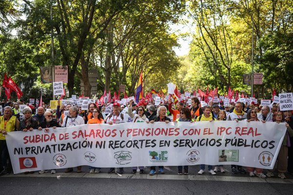 Adultos mayores en Madrid protestan por pensiones justas, salarios adecuados y viviendas accesibles