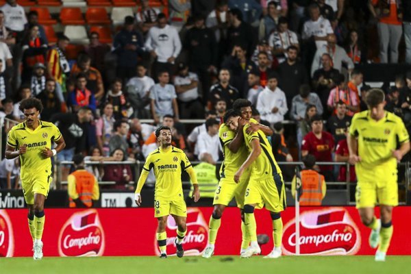 El Villarreal frena el efecto Aguirre y el Elche consigue importante victoria en Vallecas
