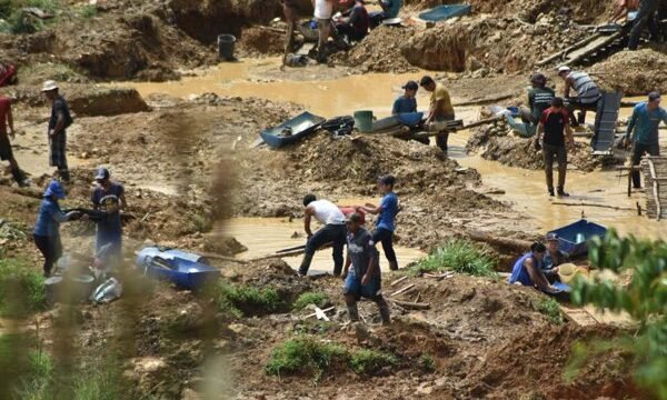 Barbosa defiende el decreto de porte de armas en Colombia con control estatal