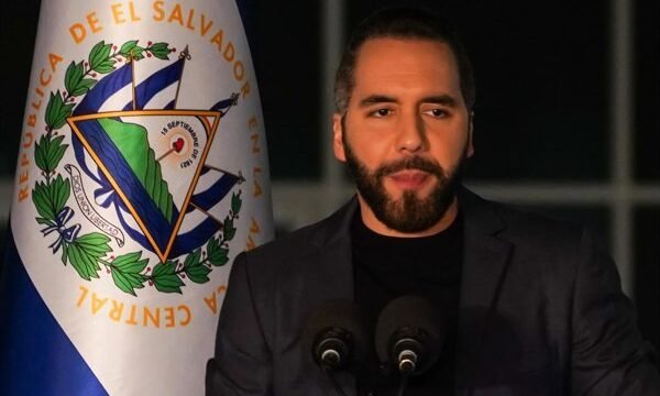 Estados Unidos: Trump realiza votación anticipada en Florida y critica a los demócratas antes de las elecciones de medio mandato