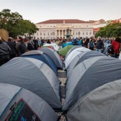 La policía desmantela acampadas no autorizadas por la vivienda en Lisboa y Oporto ante enfrentamientos