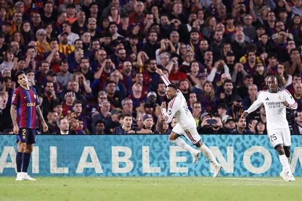 Resumen del partido entre FC Barcelona y Real Madrid: victoria visitante 1-2