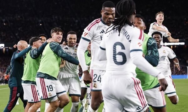 El PSG y Torres arrancan fuerte en la Champions mientras el Arsenal cae en Nápoles
