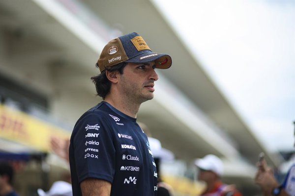 Carlos Sainz expresa su esperanza de que la próxima temporada de Fórmula 1 en Estados Unidos sea mucho mejor para él y su equipo