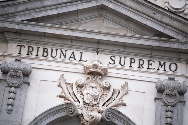 El Tribunal Supremo reconoce indemnización a la esposa de un paciente por vasectomía fallida debido a la falta de información sobre los riesgos