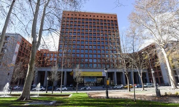El Tribunal Supremo reconoce indemnización a la esposa de un paciente por vasectomía fallida debido a la falta de información sobre los riesgos