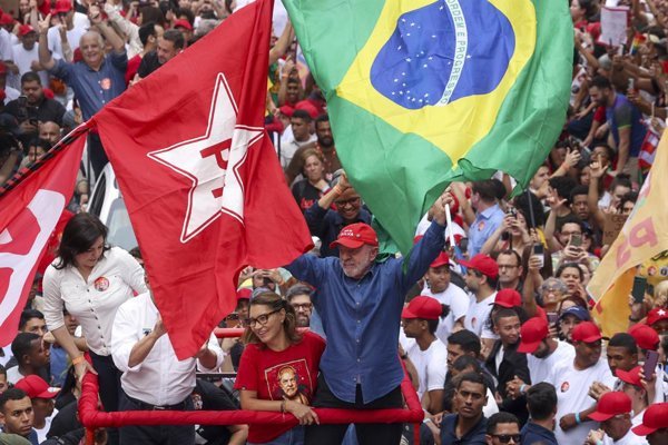 La Bolsa de Brasil cae un 17%, el real se devalúa un 11% y aumentan los rendimientos de los bonos