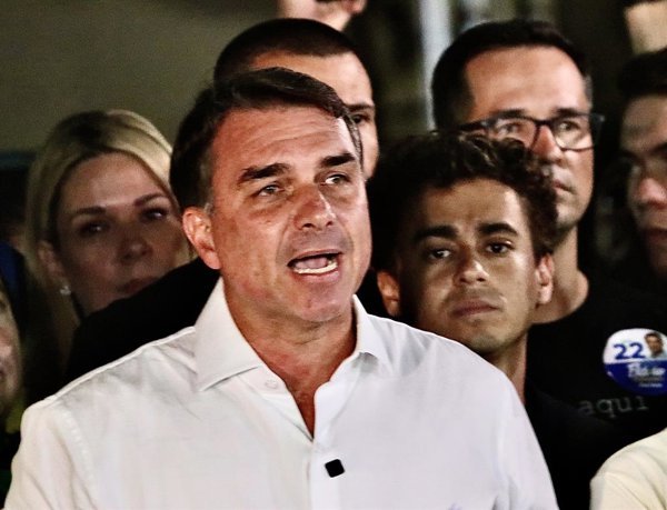 Tribunal Supremo de Brasil prohíbe a Flávio Bolsonaro viajar al extranjero por investigación de lavado de dinero