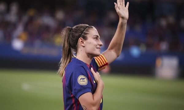 El FC Barcelona Femenino recibe el premio al mejor equipo femenino en los Balones de Oro