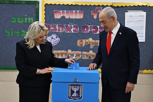 Netanyahu y su esposa participan en las elecciones en Jerusalén y destacan la importancia de una alta participación ciudadana
