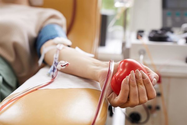 Mónica García convoca a donar sangre de forma urgente en Madrid y Castilla-La Mancha tras el accidente ferroviario
