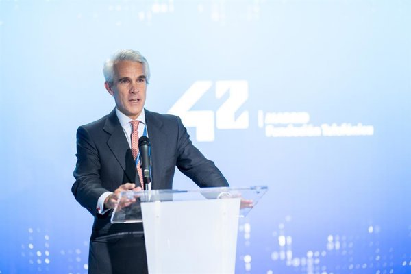 Telefónica advierte que Europa se retrasa en inteligencia artificial y pide mayor escala para competir