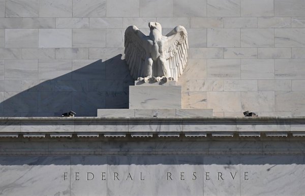 La Reserva Federal mantiene estables las tasas de interés sin cambios en EE.UU.