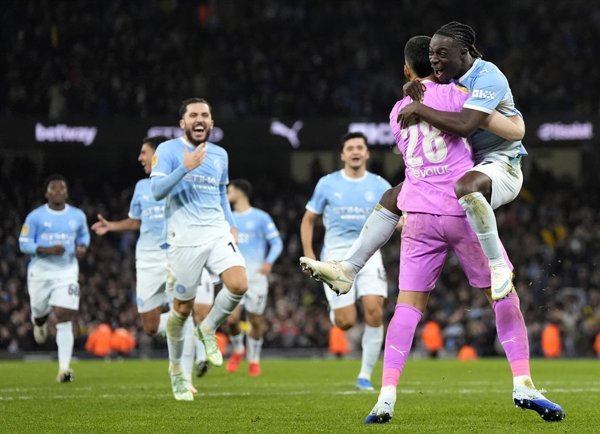 Manchester City y Liverpool depasan a la siguiente fase de la Copa de la Liga tras vencer en tanda de penales