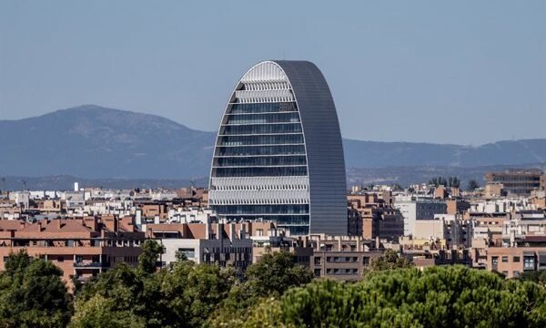 Sabadell cierra los primeros nueve meses del año con ganancias de 1.376 millones, un 1 % menos, y confirma un dividendo de 325 millones