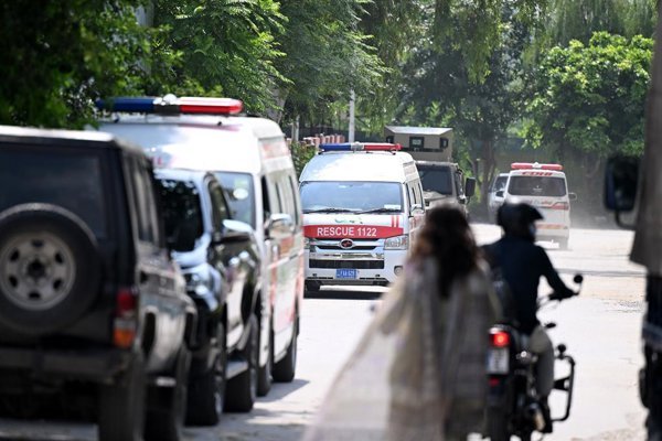 Nueve personas fallecen por explosión de una bombona de oxígeno en una ambulancia en Pakistán