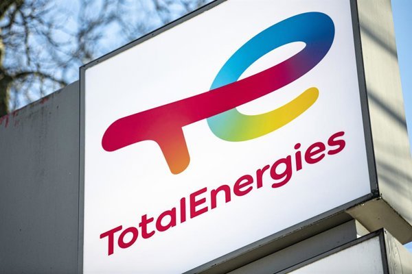 TotalEnergies registra un aumento del 91 % en beneficios hasta septiembre impulsado por la escalada de precios del petróleo y gas