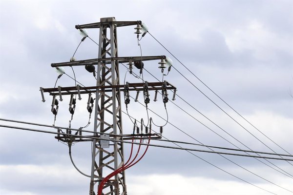 Alemania, Italia y Polonia rechazan impuestos sobre la electricidad iguales o menores a los del gas solicitados por Bruselas