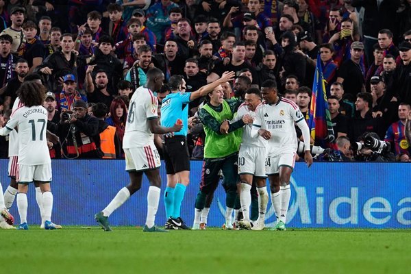 El FC Barcelona cierra su zona de animación ante el Alavés por conductas contrarias a los valores deportivos