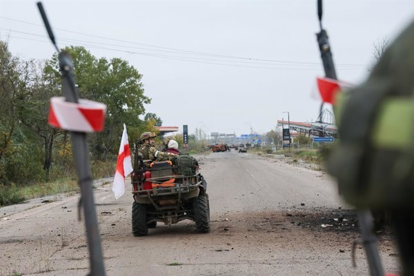 Convoy humanitario finaliza llegada a Oleshki tras concluir labores de desminado en Ucrania