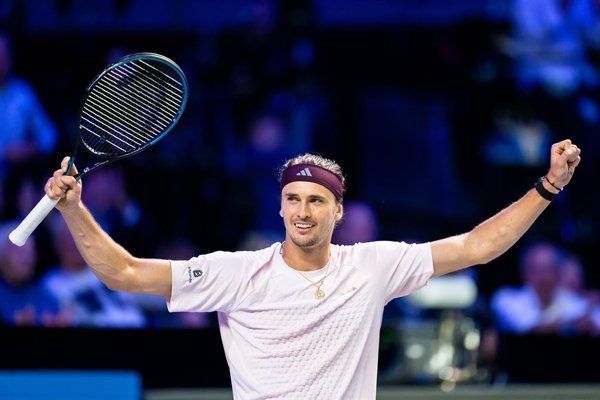 Alexander Zverev avanza a cuartos de final en Viena tras vencer para quedar cerca del puesto número uno del mundo