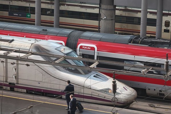 El Gobierno considera suspender temporalmente la línea de tren Madrid-Barcelona durante hasta dos años para realizar obras planificadas