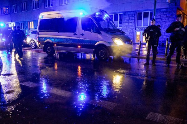 Polonia: Fuerzas policiales rodean el Tribunal Constitucional ante crisis en la cúpula judicial