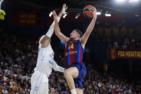 Barça derrota a Valencia Basket en un ajustado final por 98-94