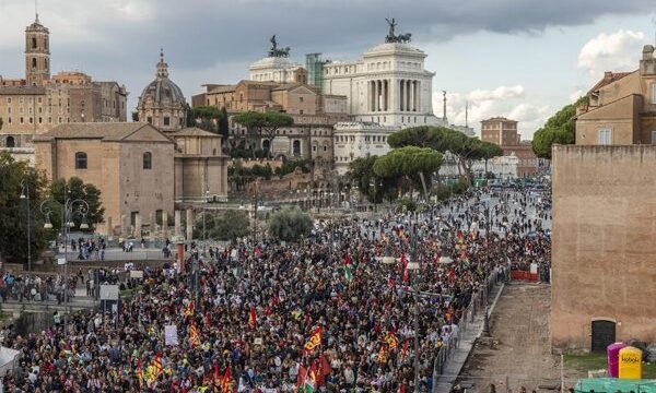 El presidente de Polonia ordena desbloquear las calles y convoca al Parlamento para restablecer el orden
