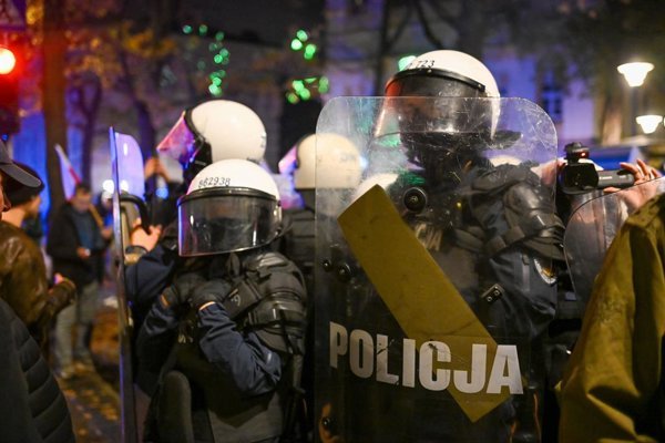El presidente de Polonia ordena desbloquear las calles y convoca al Parlamento para restablecer el orden