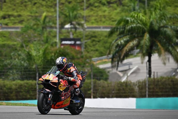 Pedro Acosta gana la esprint en Sepang mientras Marc Márquez se distancia en el campeonato mundial