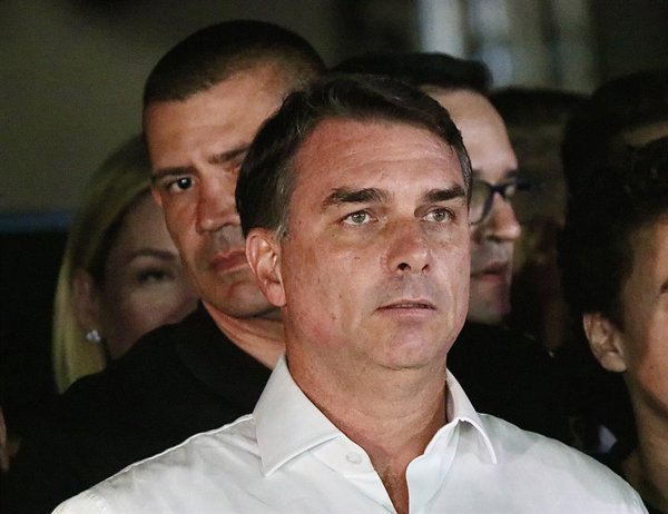 Senador Rubio niega que Estados Unidos haya facilitado la salida de Flávio Bolsonaro del país