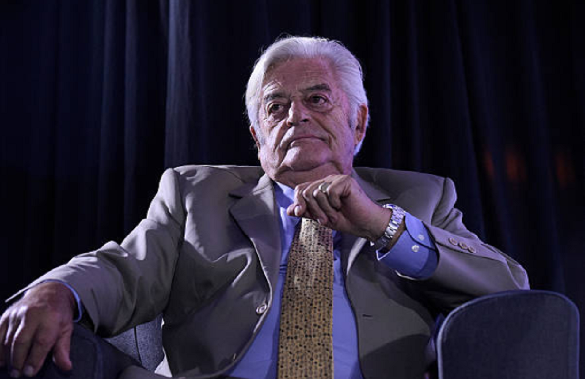 El expresidente Luis Alberto Lacalle Herrera hablando durante una presentación política.