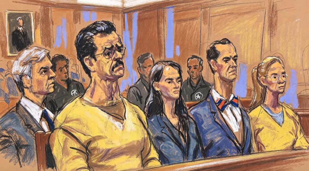 Dibujo de sala de tribunal en Manhattan mostrando a Nicolás Maduro y Cilia Flores durante su comparecencia judicial.