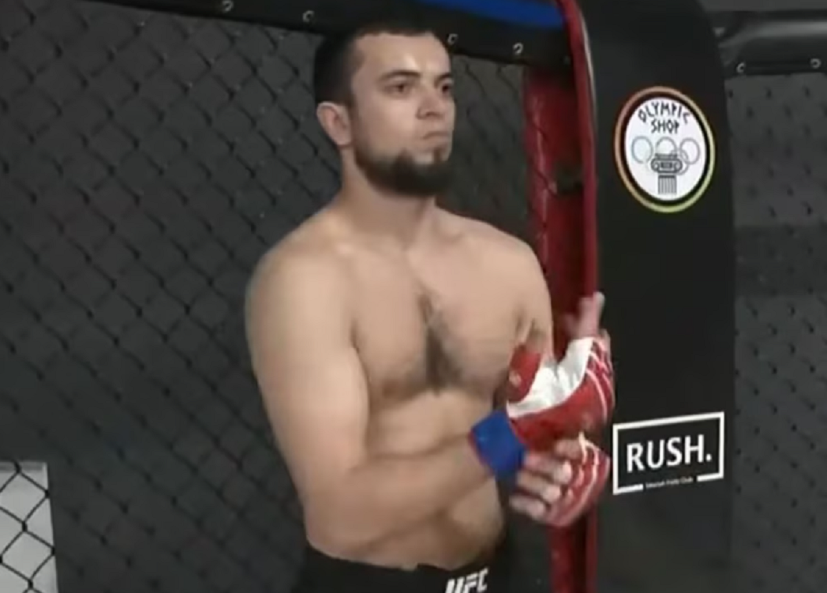 El luchador de artes marciales mixtas Farhod Rahimzoda durante un entrenamiento.