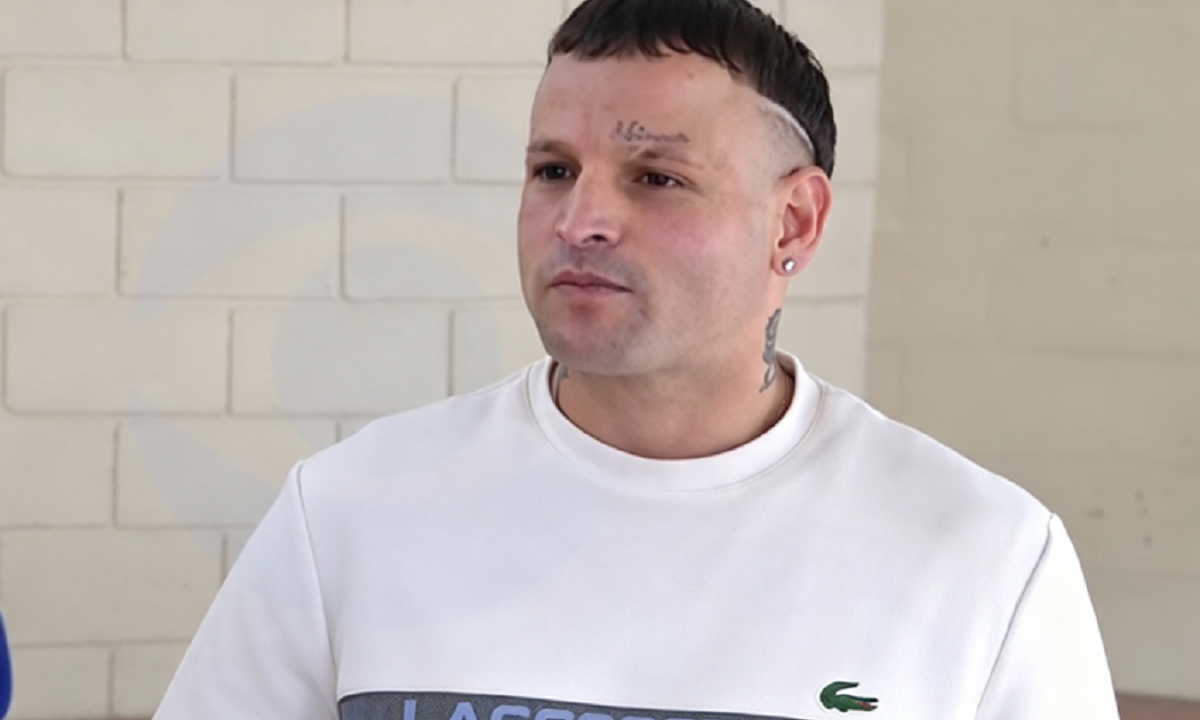 Moisés Martínez durante la entrevista concedida desde el centro penitenciario.