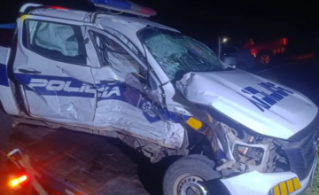 Fotografía del operativo policial en el retén de Pueblo Belén tras el impacto del auto robado.