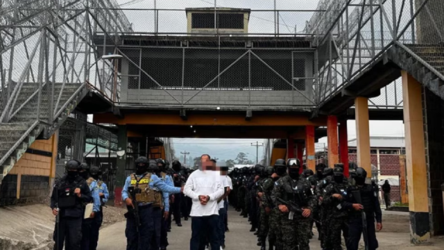 Pabellón de celdas de máxima seguridad en un centro penitenciario de Honduras.