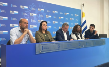 Álvaro Delgado en conferencia de prensa tras la reunión del Directorio del Partido Nacional.