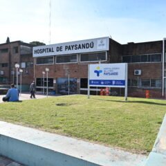 Entrada a una institución médica de Paysandú relacionada con la atención sanitaria local.